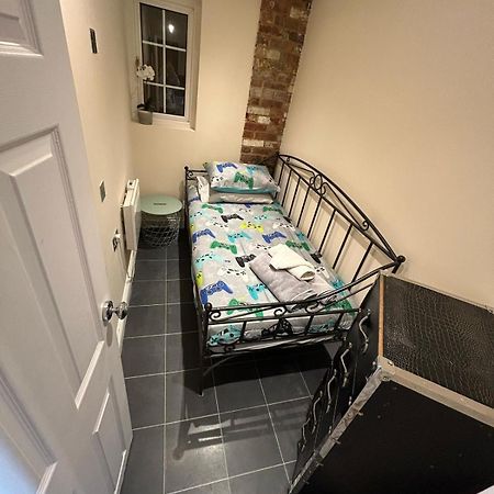 Flat 3 Meadow View Cozy Getaway Apartment Hurst Exterior photo